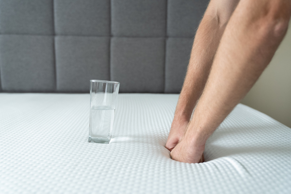Motion Transfer of the Emma Hybrid Comfort Mattress
